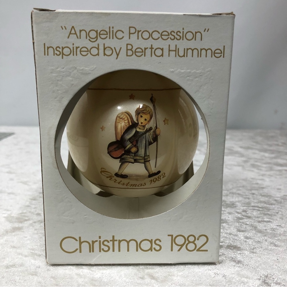 Vintage Schmid Angelic Procession Christmas 1982 glass ornament Berta Hummel